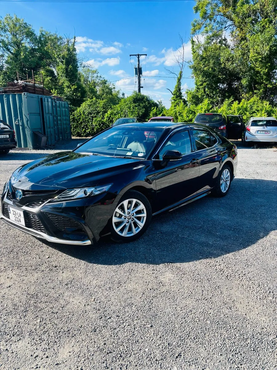 Toyota Camry 2022 - Image 2