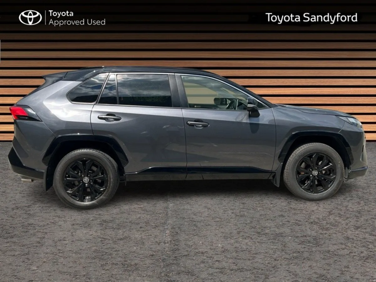 Toyota RAV4 SPORT HYBRID // HEATED LEATHER SEATS / - Image 3