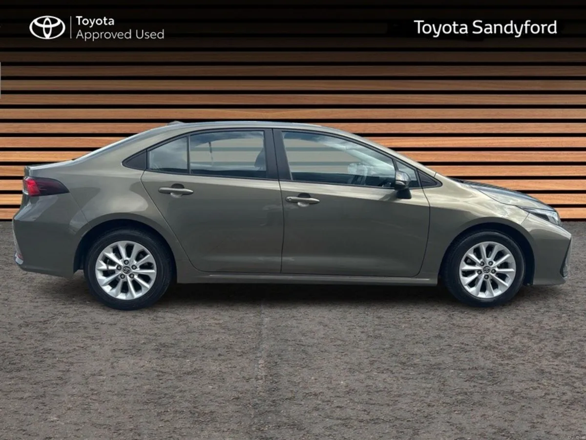 Toyota Corolla 1.6 PETROL AURA MANUAL // AIR CON / - Image 3