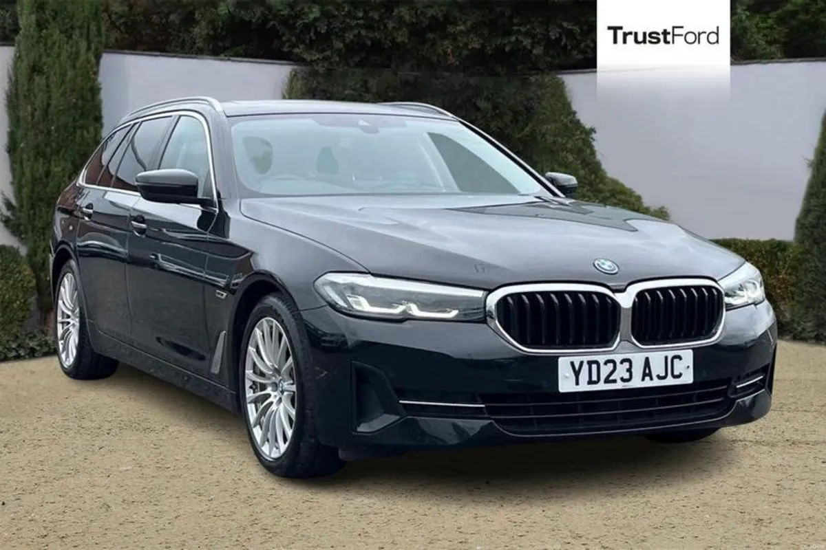 BMW 5-Series SE Touring - Image 1