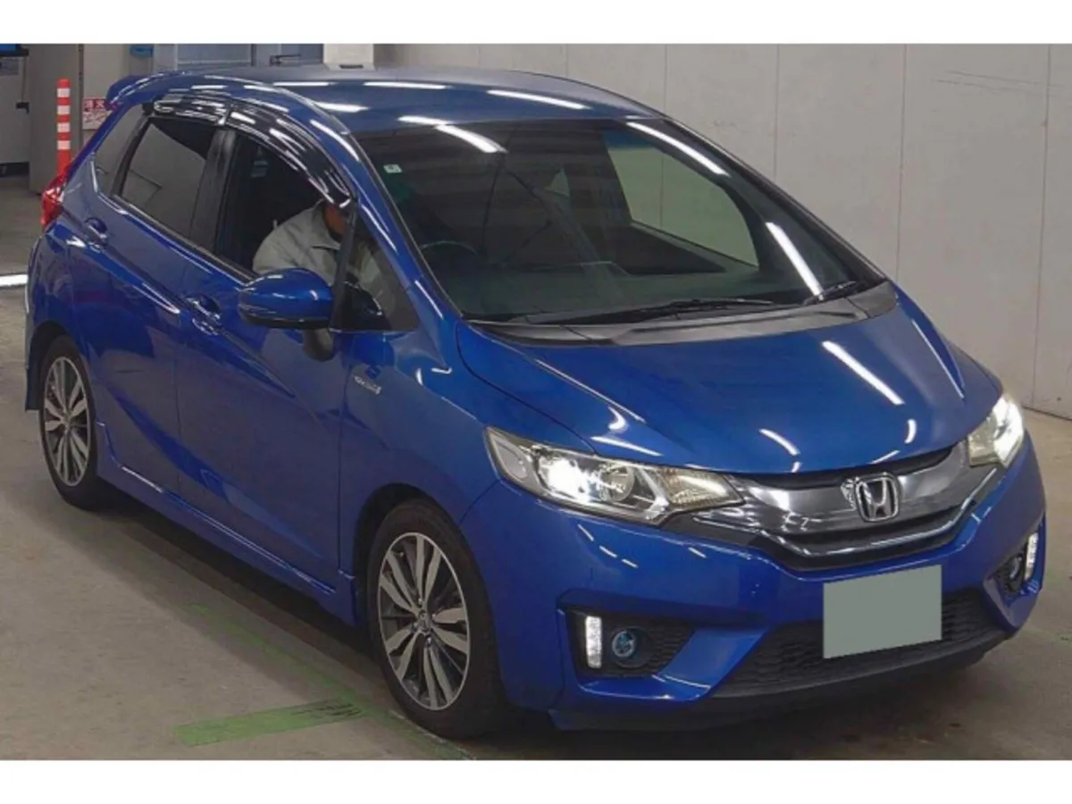 Honda Fit Honda Fit Hybrid JDM 5-door hatchback wi - Image 2