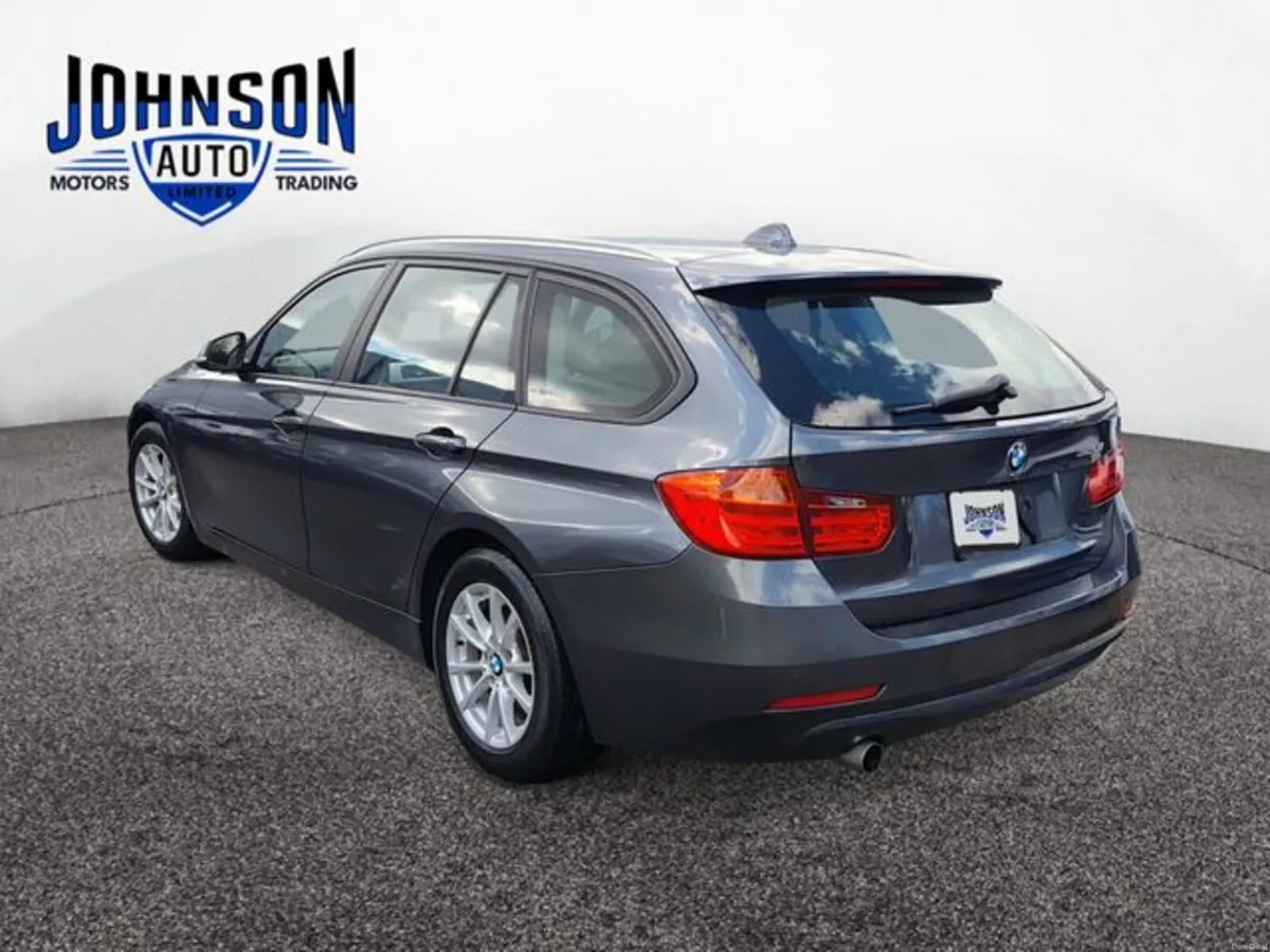 BMW 3-Series 320i automatic saloon with rear-wheel - Image 3
