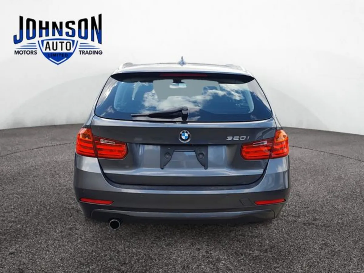 BMW 3-Series 320i automatic saloon with rear-wheel - Image 4