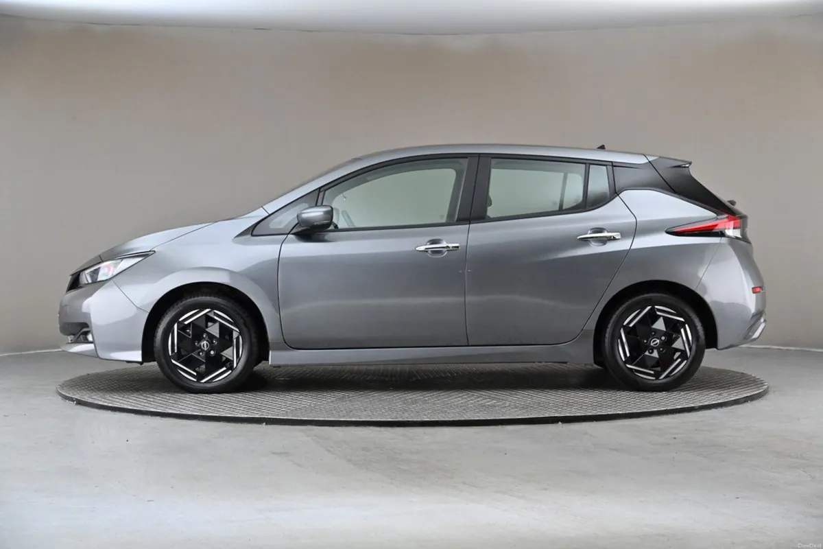 Nissan Leaf EV ACENTA 40KW 150BHP **CARPLAY**REVER - Image 5