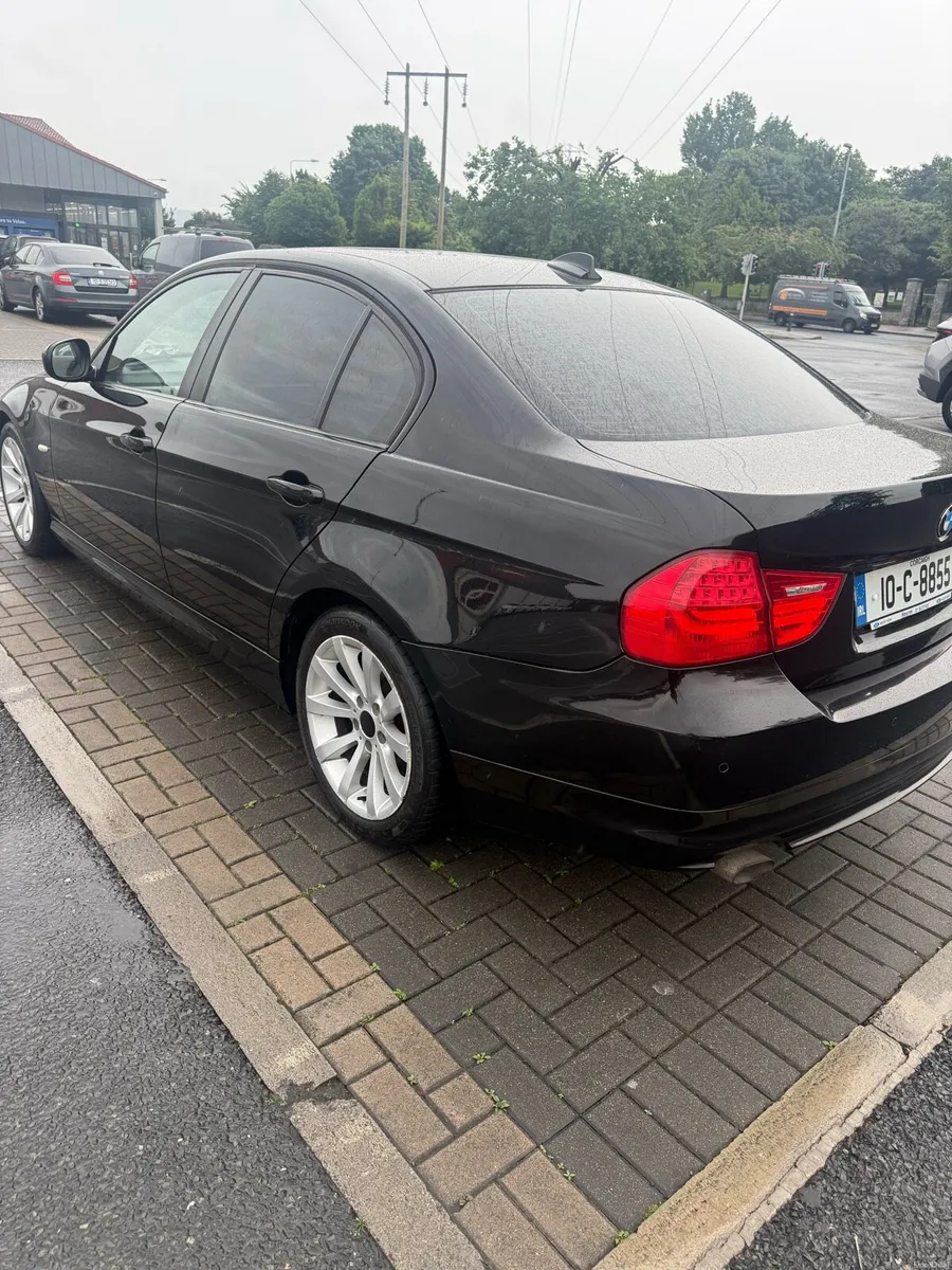 Car - Image 4
