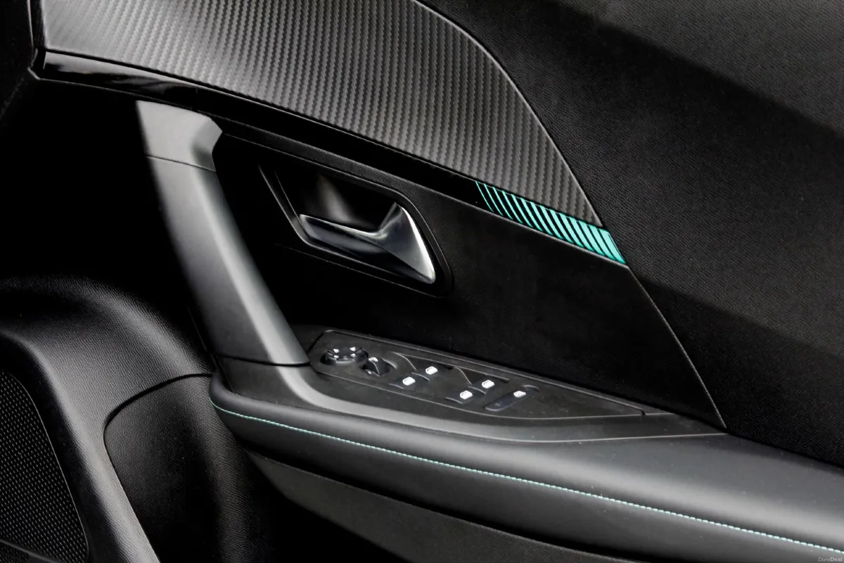 Peugeot e2008 ALLURE 136BHP 50 KWH - Image 4