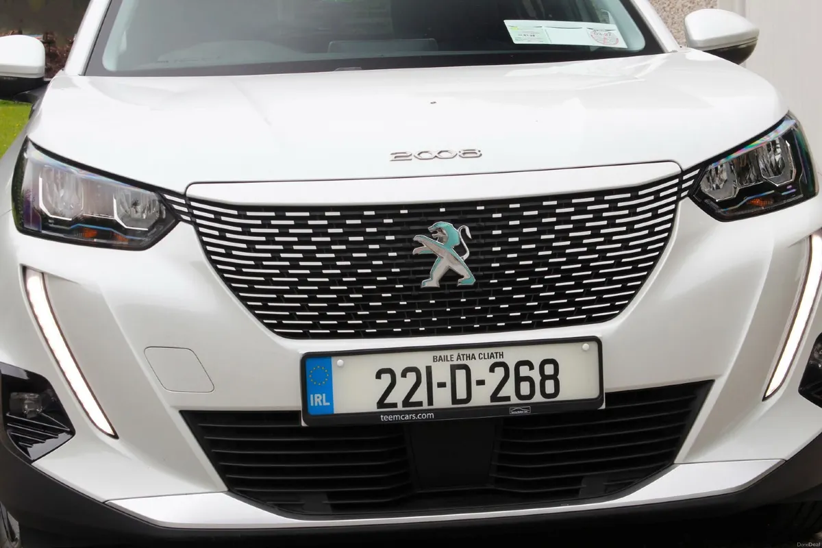 Peugeot e2008 ALLURE 136BHP 50 KWH - Image 3
