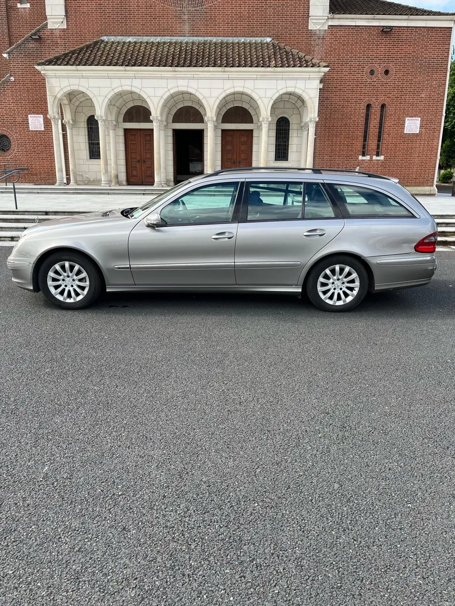 Mercedes Benz E220 Estate - Image 3