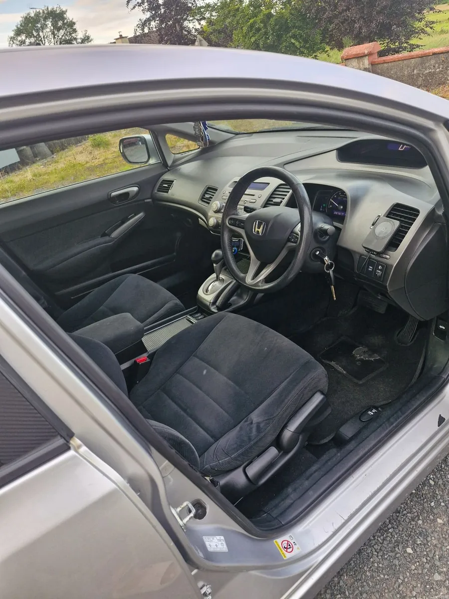 Honda Civic 2009 hybrid Automatic - Image 3