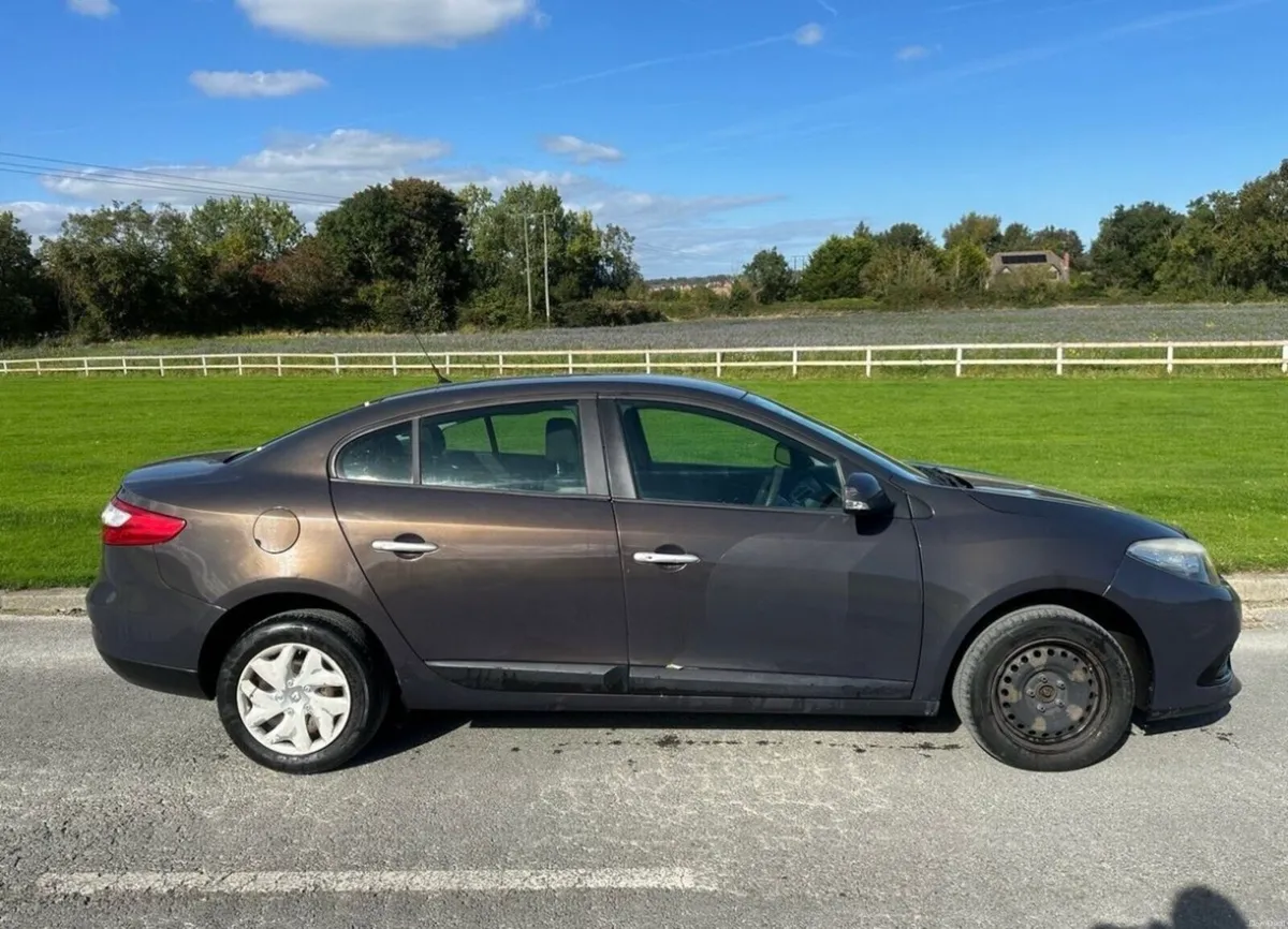 Renault Fluence 2013 TAX 8/26 - Image 3
