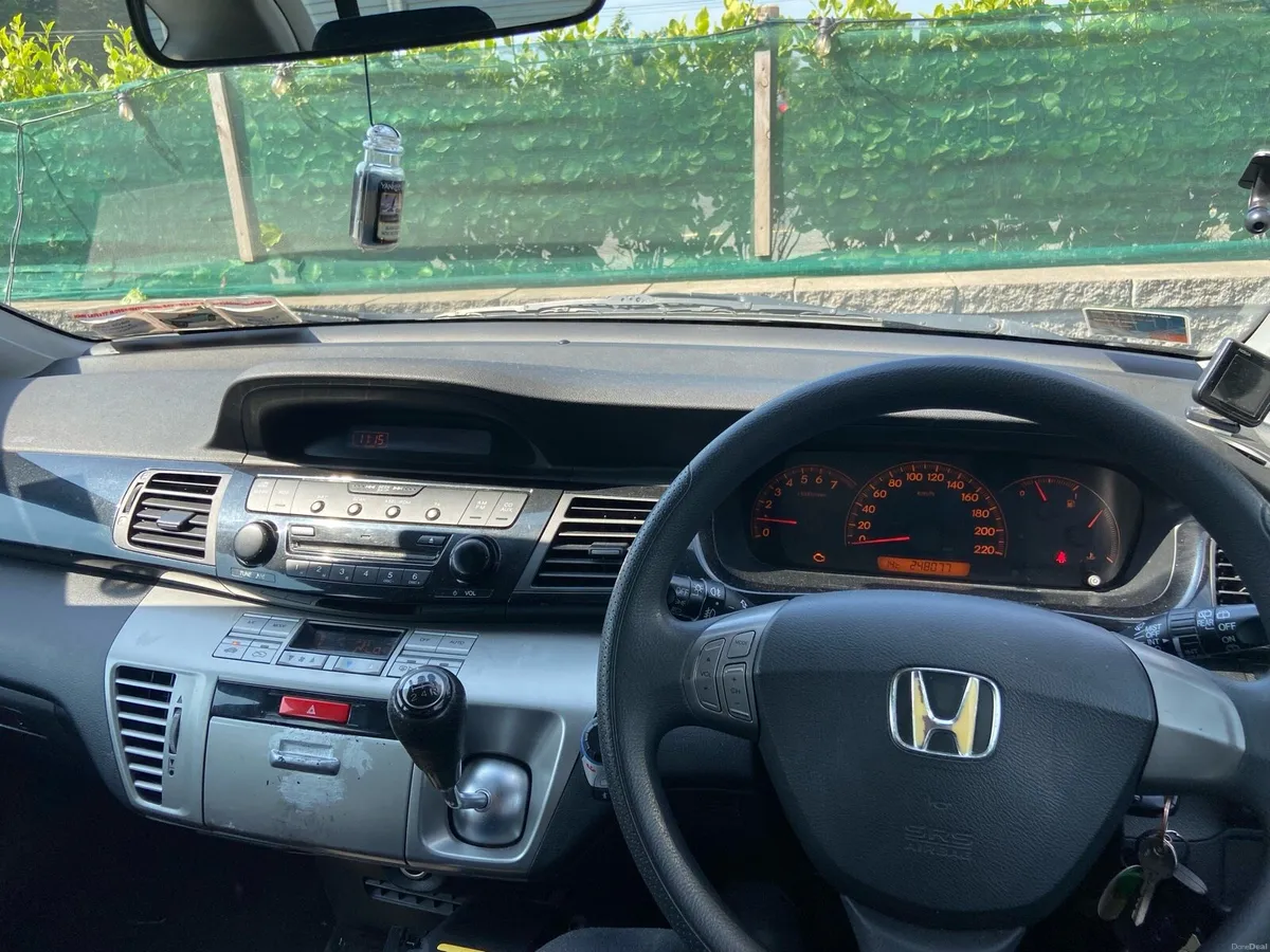 Luxury black Honda FR-V, NCT, 6 seats - Image 2