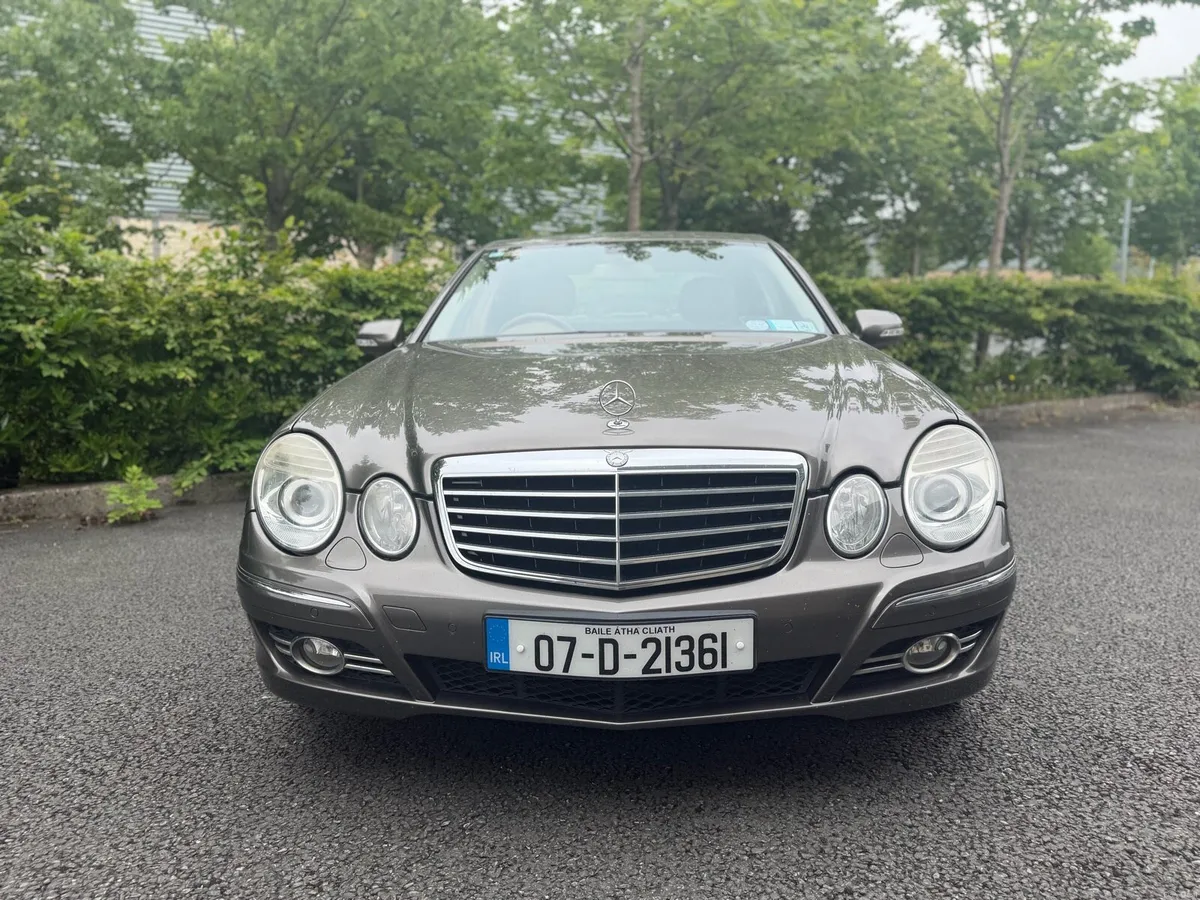 MERCEDES BENZ E200 LOW MILEAGE AUTO - Image 2