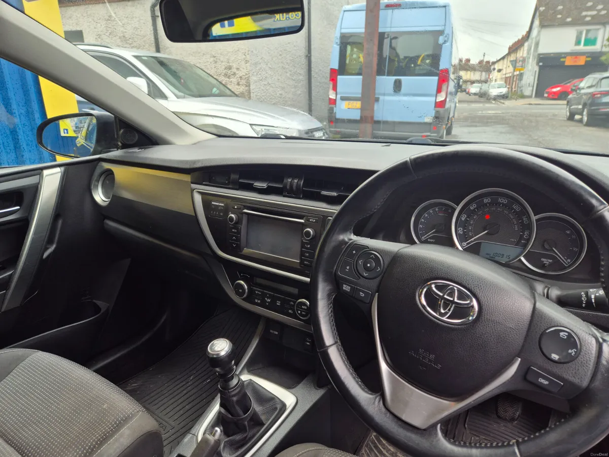 Toyota Auris 2013 - Image 5