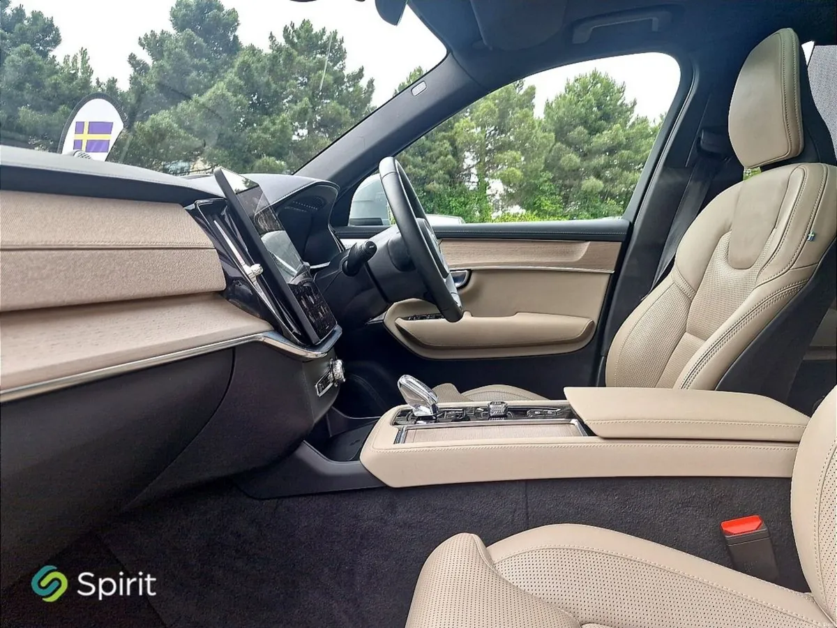 Volvo XC90 T8 Plug In Hybrid, Ultimate (Bright) AW - Image 4