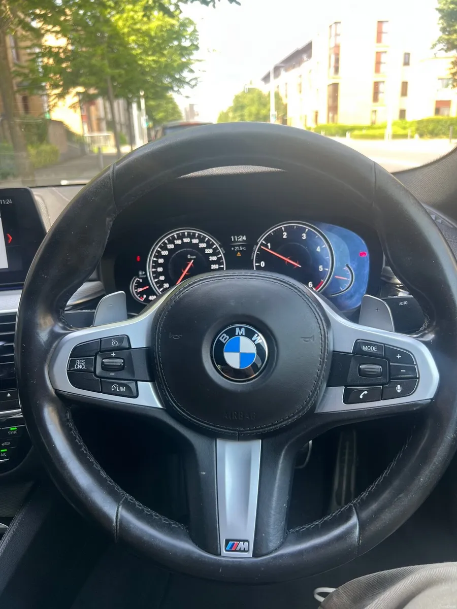 BMW 5-Series 2018 M SPORT - Image 3