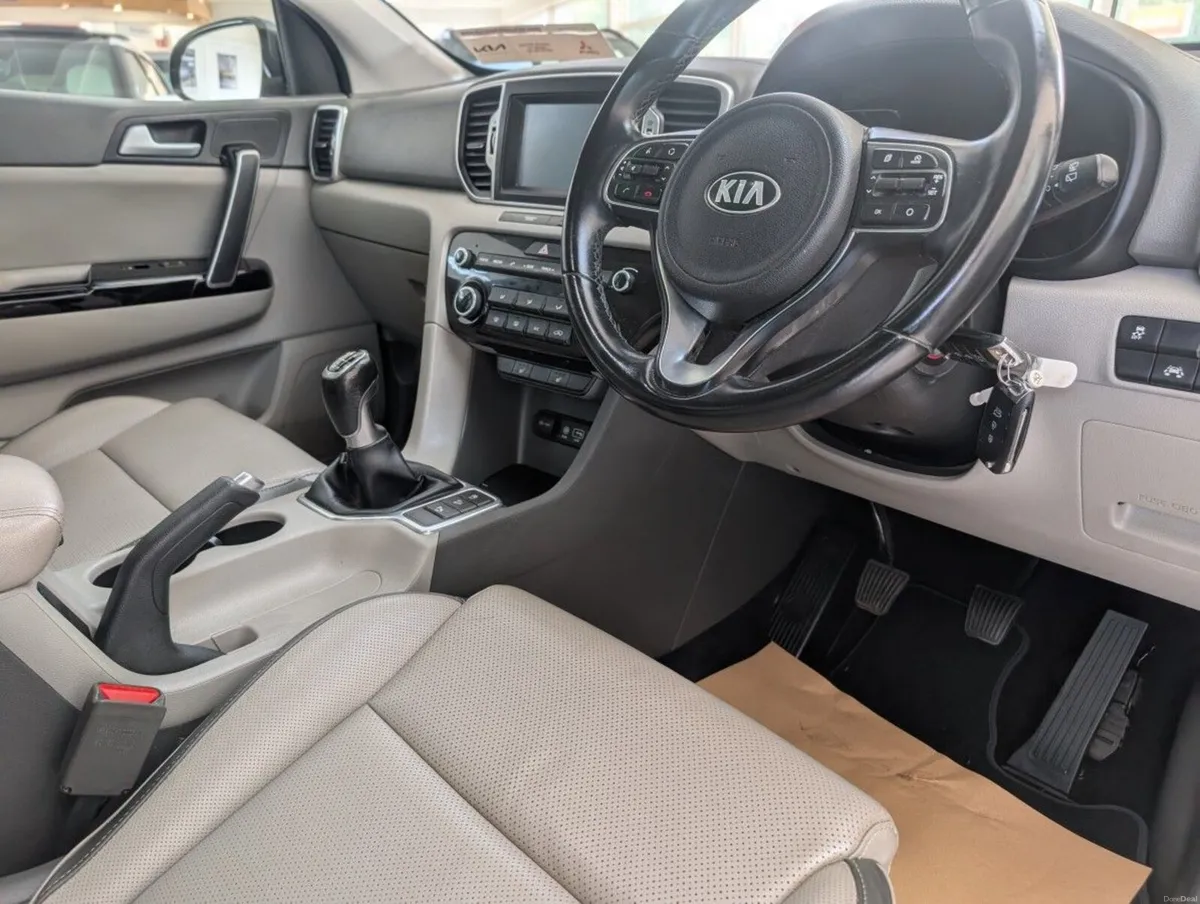 Kia Sportage 1.7 Platinum 5dr - Image 5