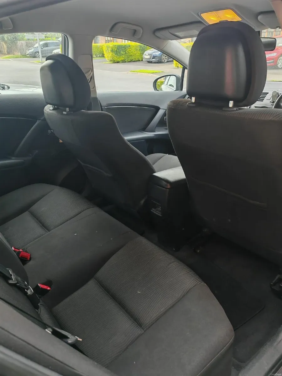 Toyota Avensis 2011 - Image 4