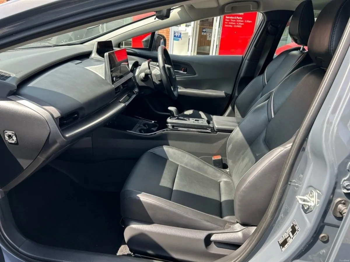 Toyota Prius PHEV - Image 6