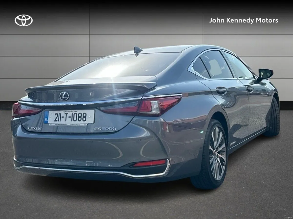 Lexus ES Dynamic - Image 2