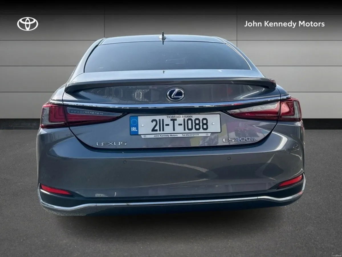 Lexus ES Dynamic - Image 4
