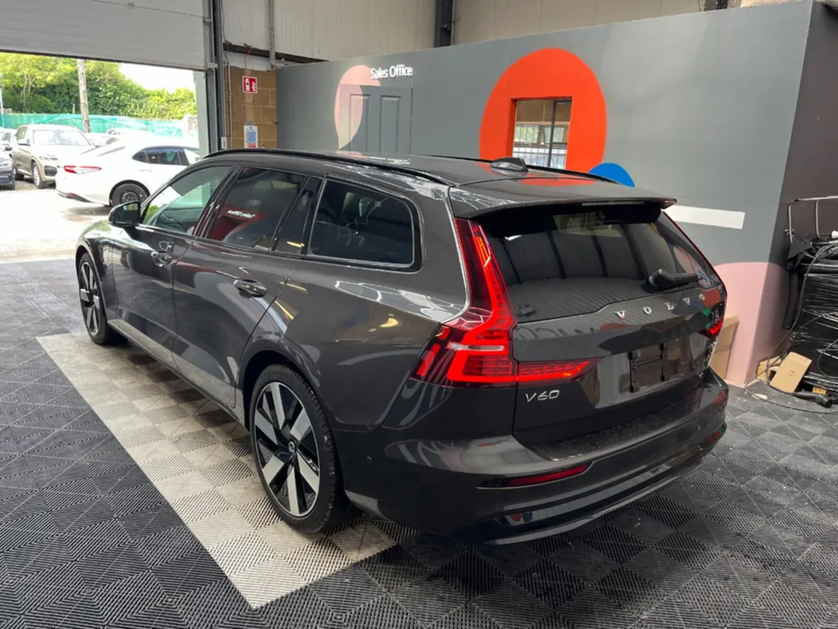 Volvo V60 2024 VOLVO V60 T6 PLUG-IN 2.0 AUTOMATIC - Image 4
