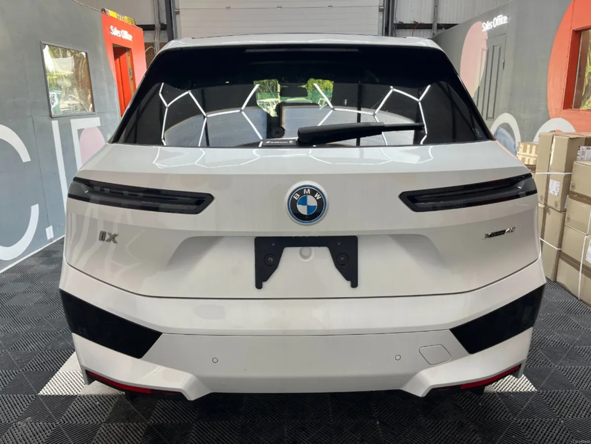 BMW iX 2022 BMW IX XDRIVE40 LAUNCH EDITION AUTOMAT - Image 3
