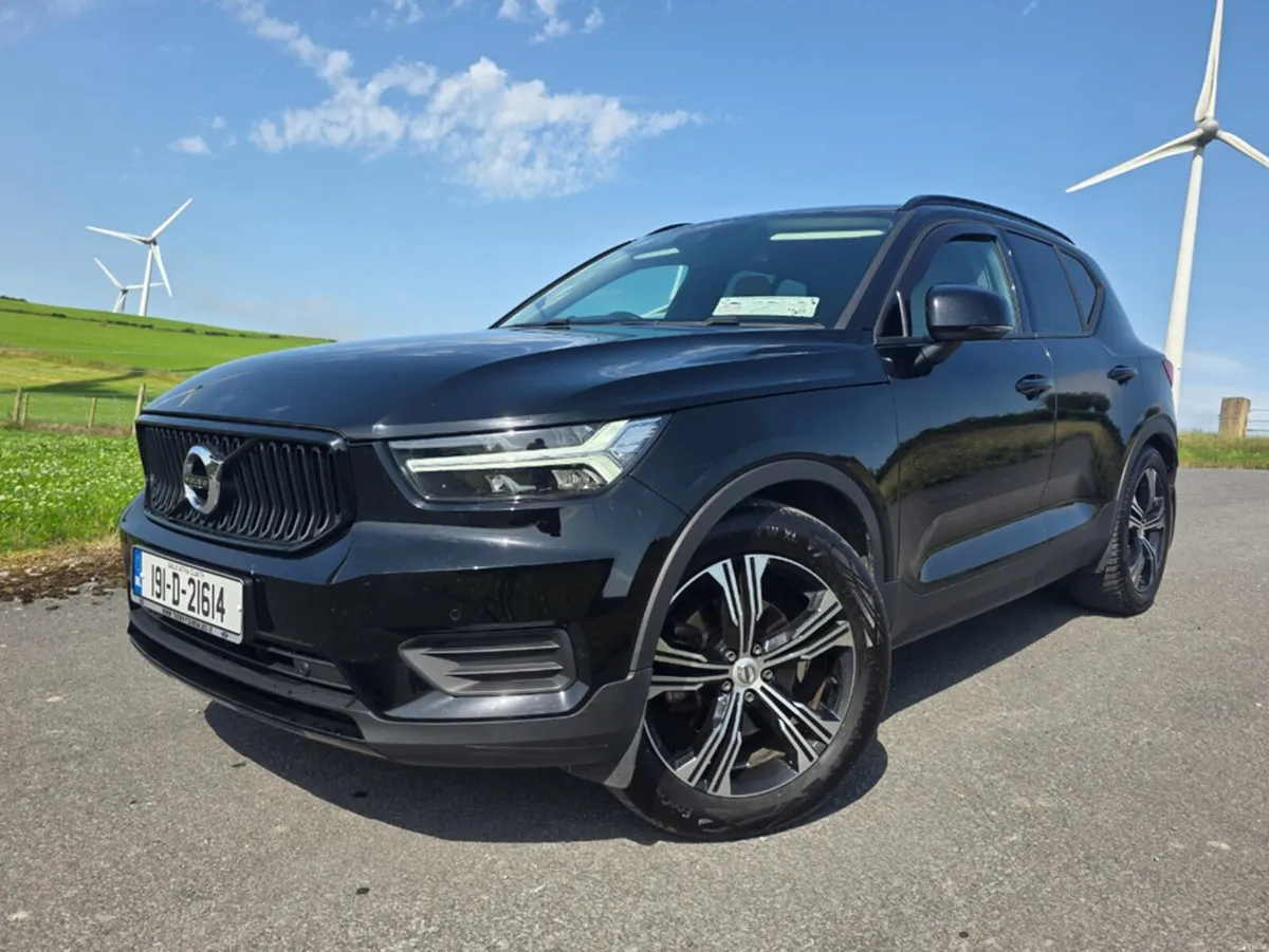 Volvo XC40 D4 AWD MOMENTUM AT 5DR AU AUTO - Image 1