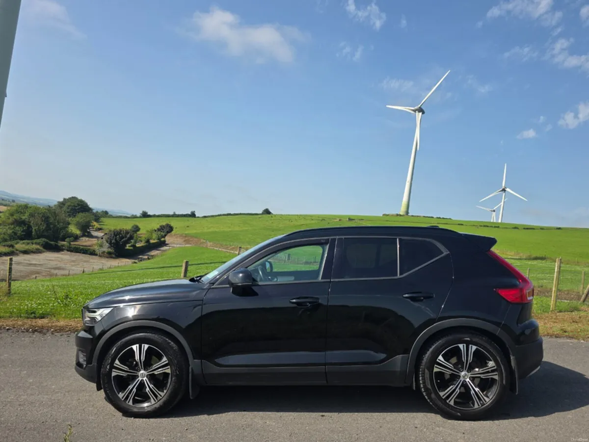 Volvo XC40 D4 AWD MOMENTUM AT 5DR AU AUTO - Image 3