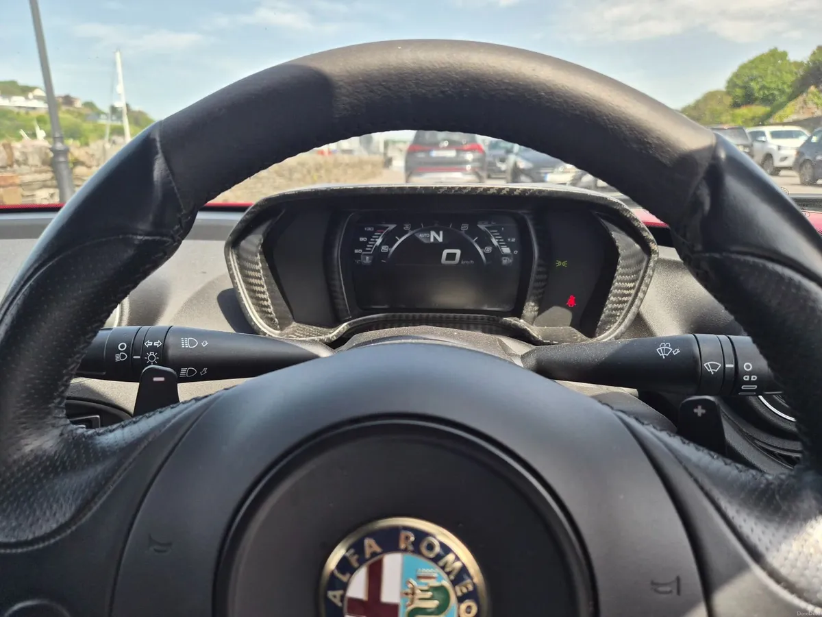 Alfa Romeo 4C 2015 - Image 2