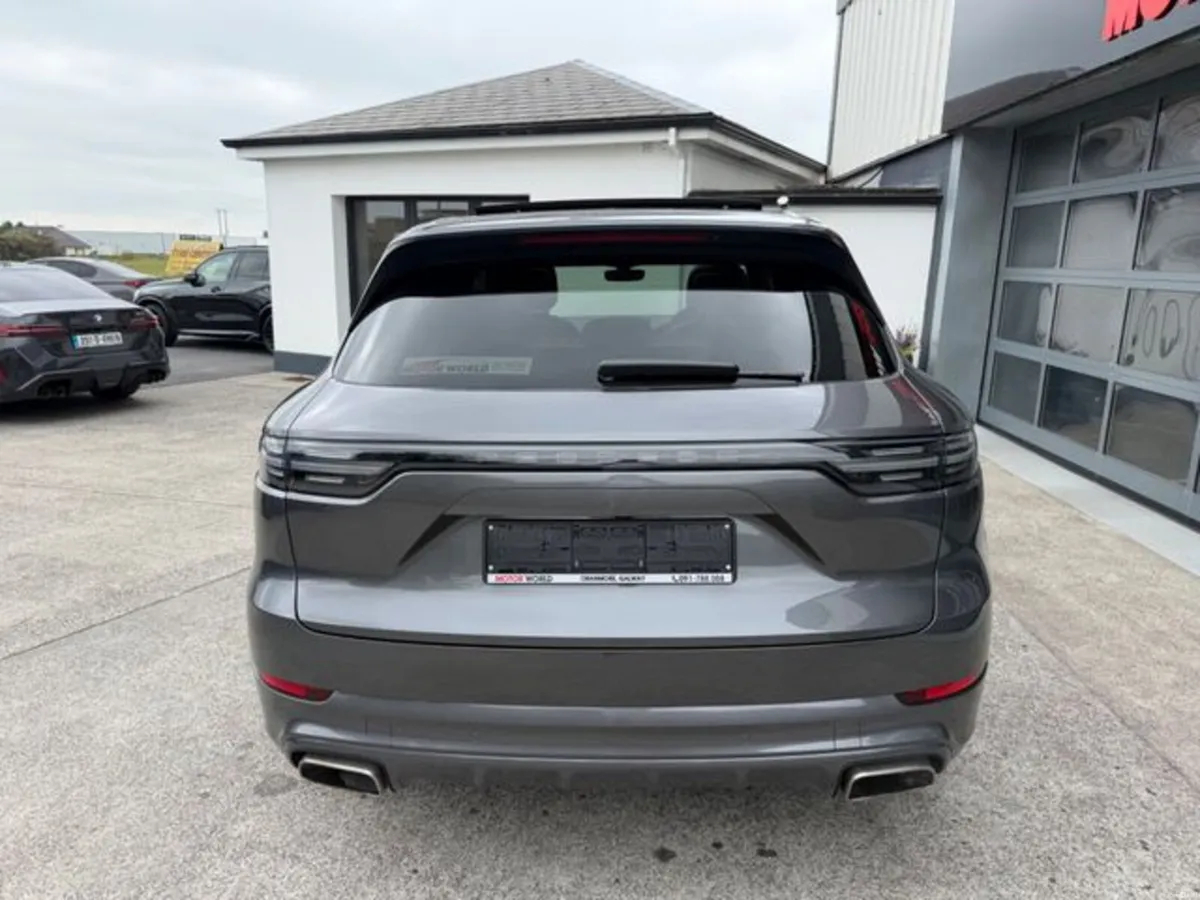 Porsche Cayenne CAYENNE ESTATE E-HYBRID 5DR TIPTRO - Image 3