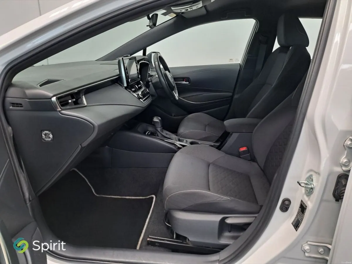Toyota Corolla 1.8 Hybrid Luna Hatchback - Image 4