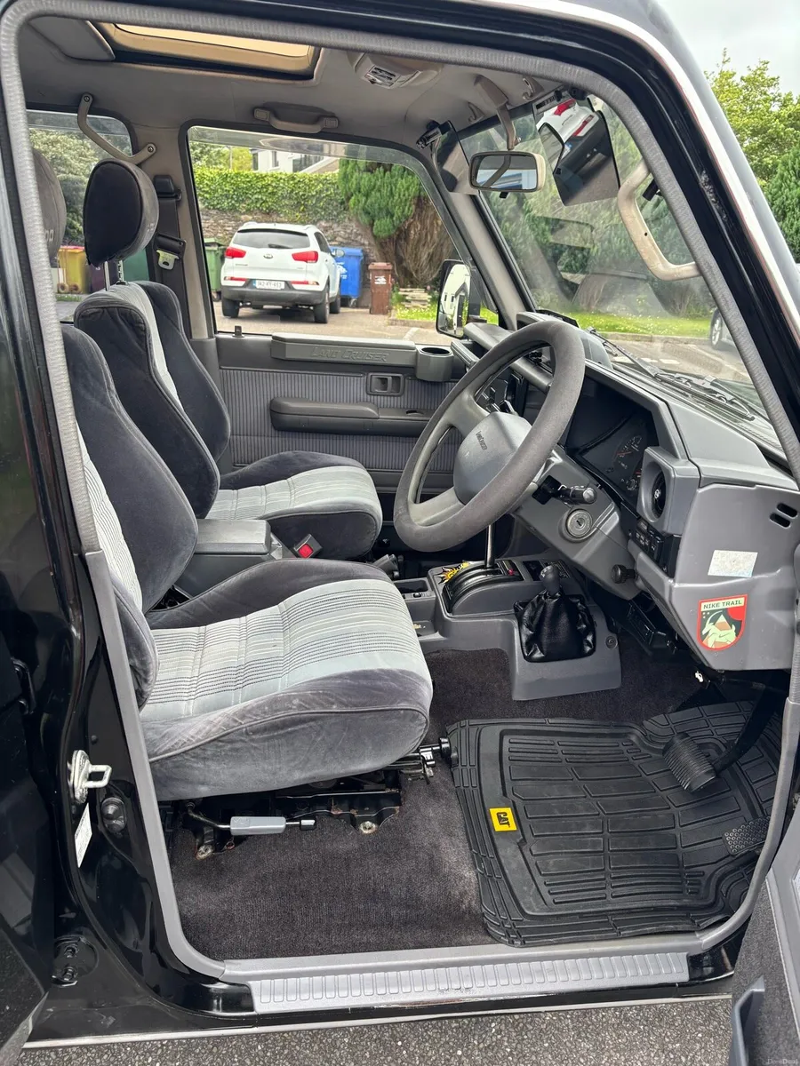 Land Cruiser EX LIMITED LJ78 - Image 3