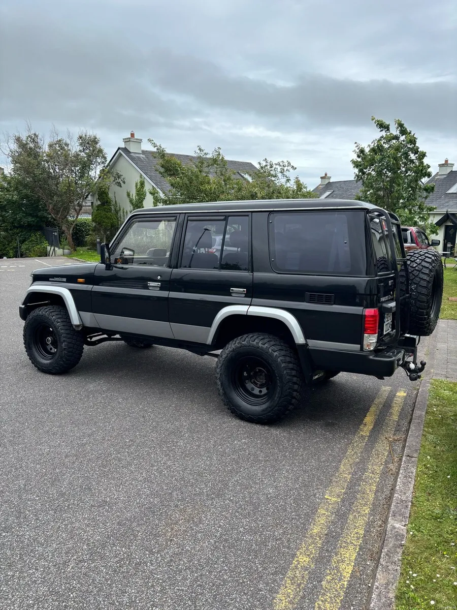 Land Cruiser EX LIMITED LJ78 - Image 2