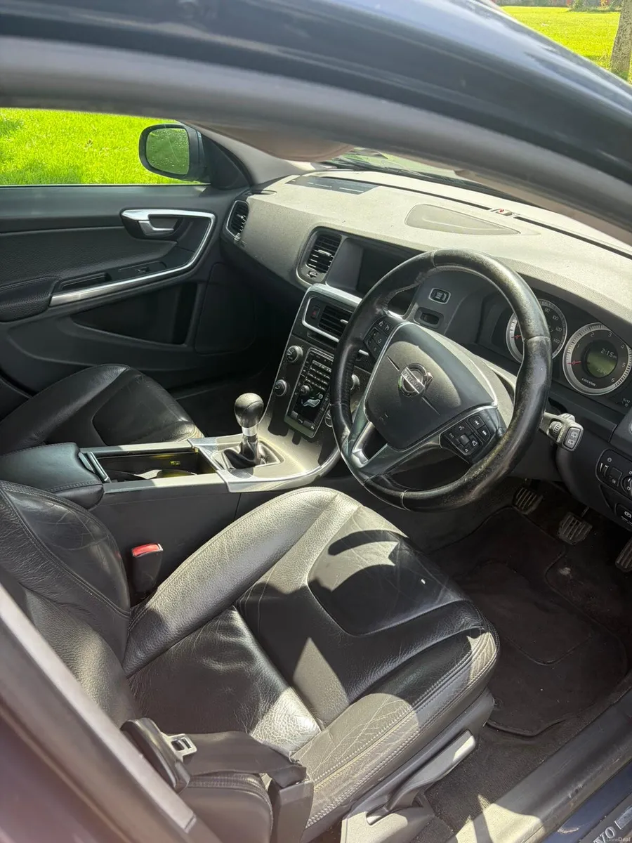 2012 volvo v60 - Image 3