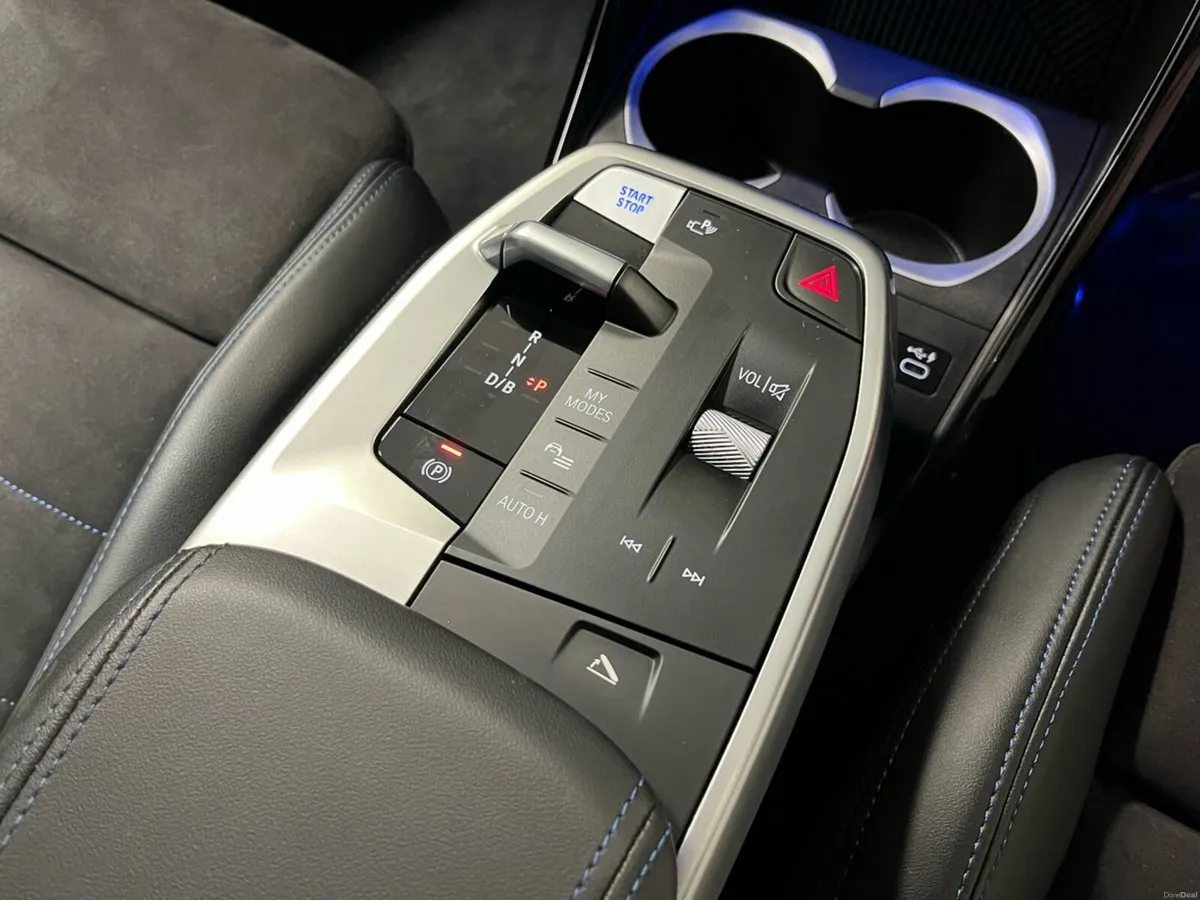 BMW iX1 M-Sport eDrive20 204BHP - Reversing Camera - Image 4