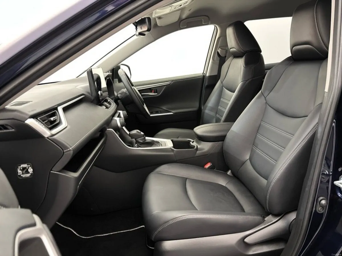 Toyota RAV4 HYBRID SOL 4DR AUTO - Image 6