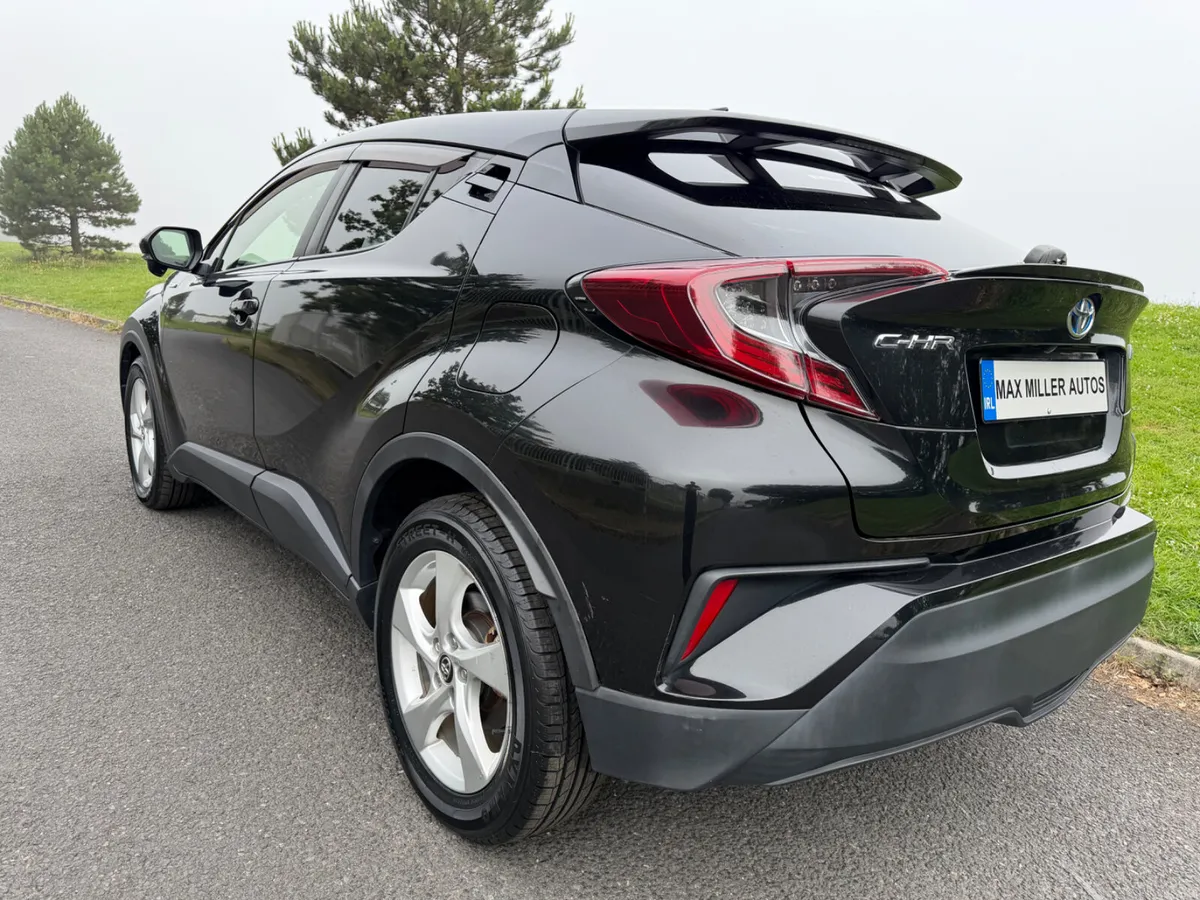 Toyota C-HR 1.8 Hybrid - Image 5