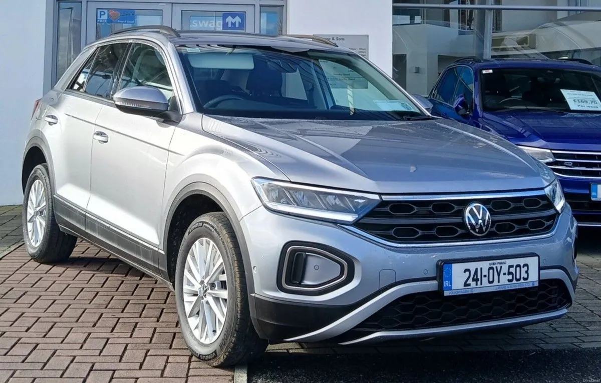 Volkswagen T-Roc LIFE 2.0 TDI M6F 116HP **REAR VIE - Image 1