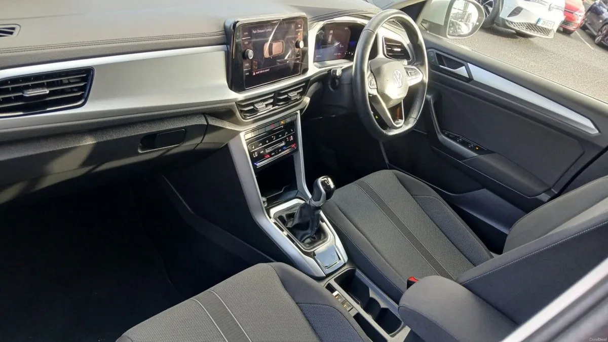 Volkswagen T-Roc LIFE 2.0 TDI M6F 116HP **REAR VIE - Image 3