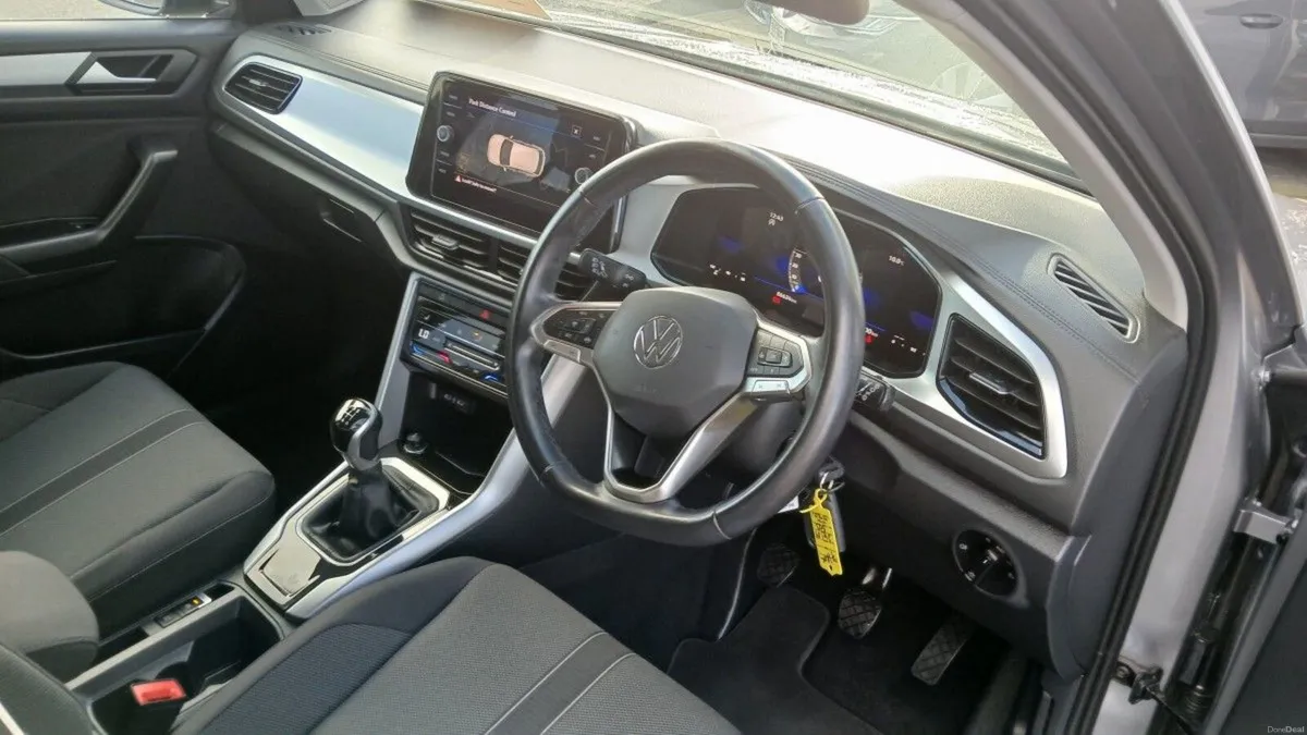 Volkswagen T-Roc LIFE 2.0 TDI M6F 116HP **REAR VIE - Image 5