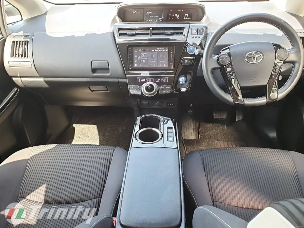 Toyota Prius ** ALPHA S ** 7 SEAT ** AUTO HYBRID * - Image 2