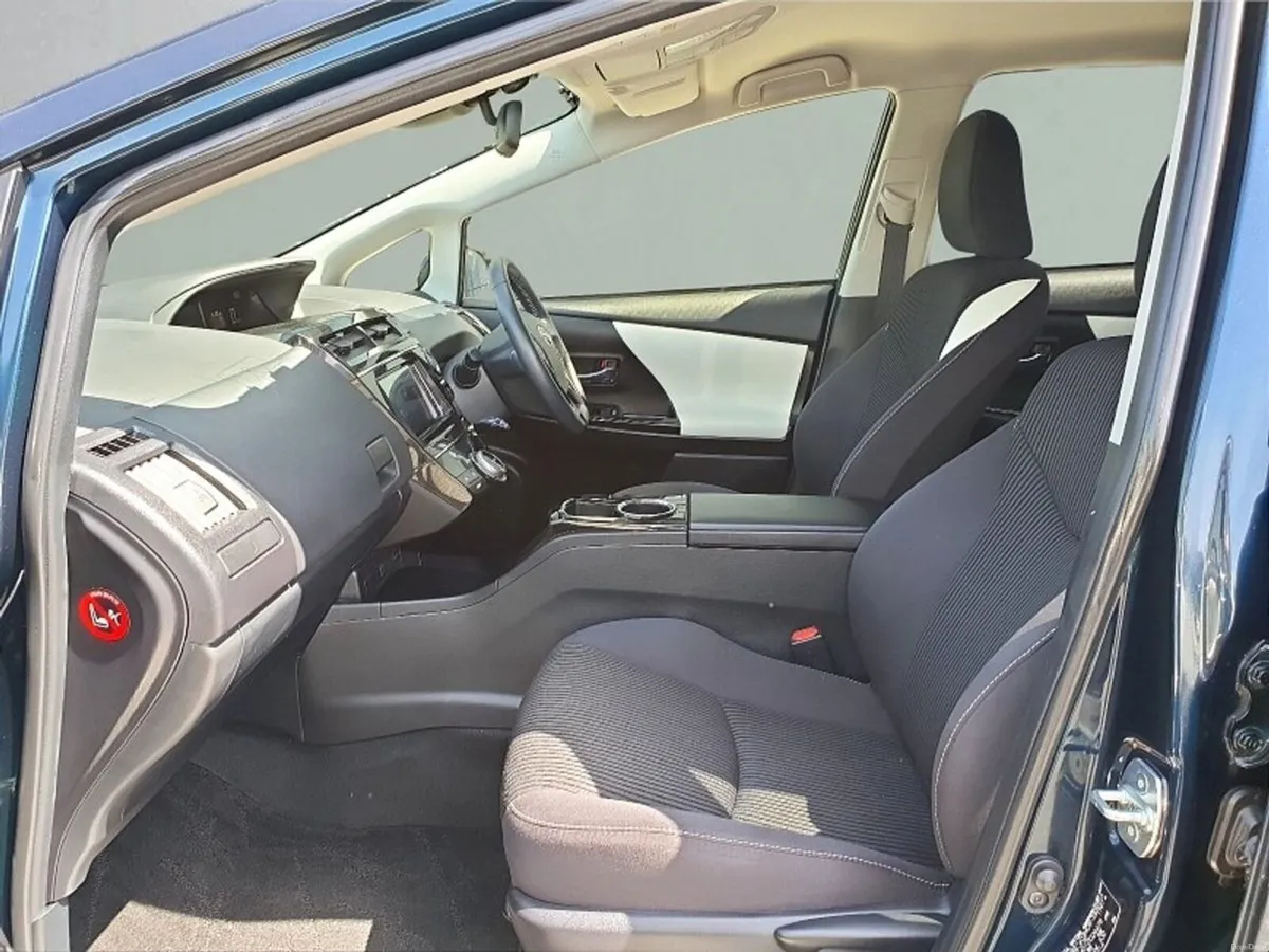 Toyota Prius ** ALPHA S ** 7 SEAT ** AUTO HYBRID * - Image 6