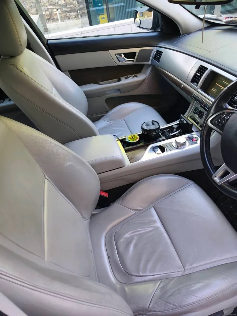 Jaguar XF 2013 - Image 4