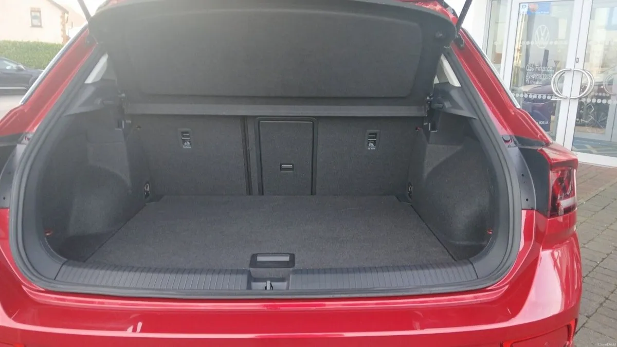 Volkswagen T-Roc Life 2.0 TDI 116HP **REAR VIEW CA - Image 5