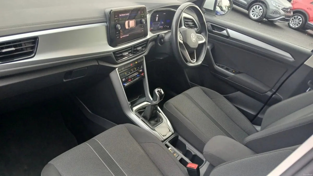 Volkswagen T-Roc Life 2.0 TDI 116HP **REAR VIEW CA - Image 3