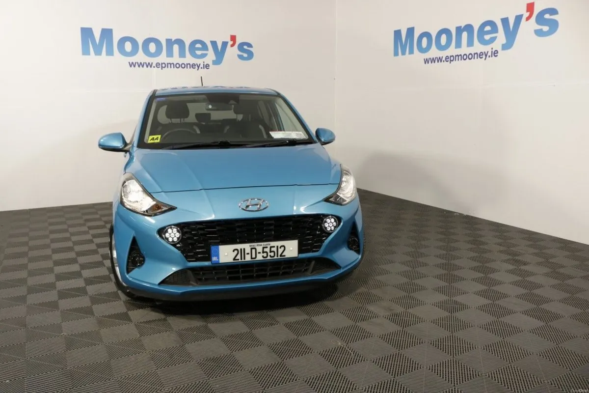 Hyundai i10 DELUXE 1.0L PETROL HATCHBACK - Image 2