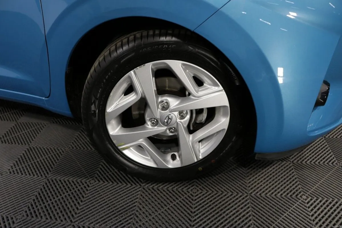 Hyundai i10 DELUXE 1.0L PETROL HATCHBACK - Image 3