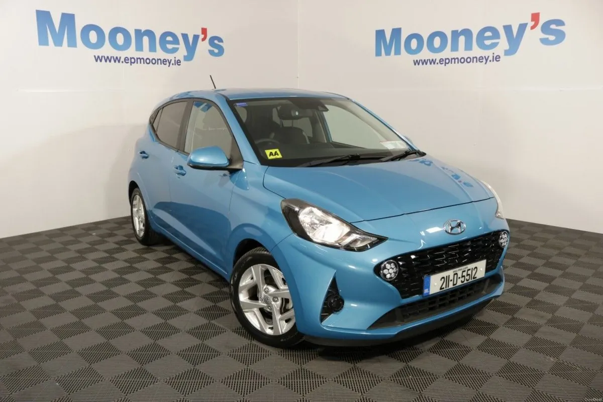 Hyundai i10 DELUXE 1.0L PETROL HATCHBACK - Image 1