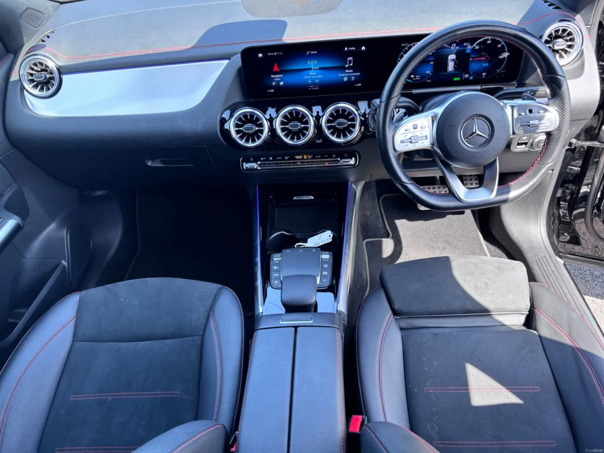 2023 MERCEDES BENZ EQA 300 AMG LINE - Image 3