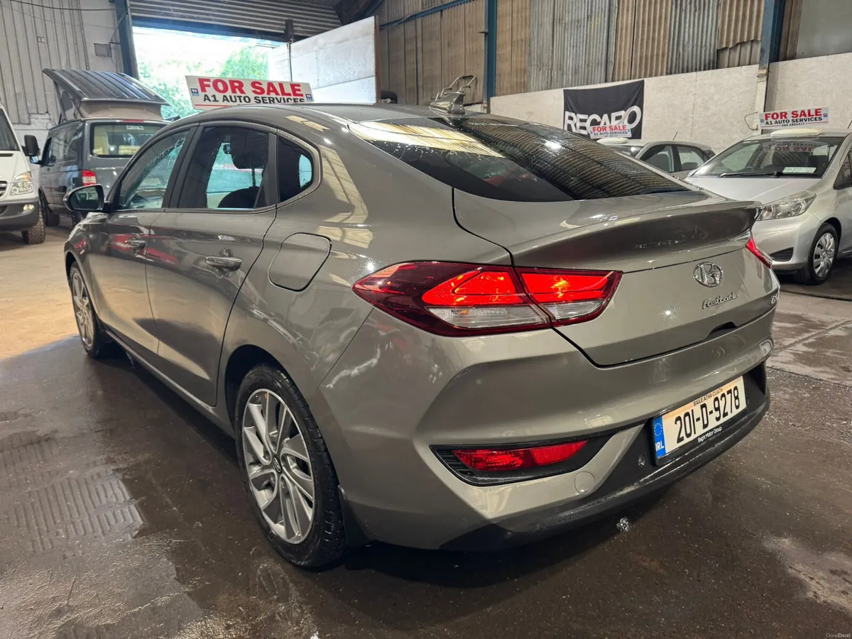 Hyundai i30 Fastback 2020 - Image 3